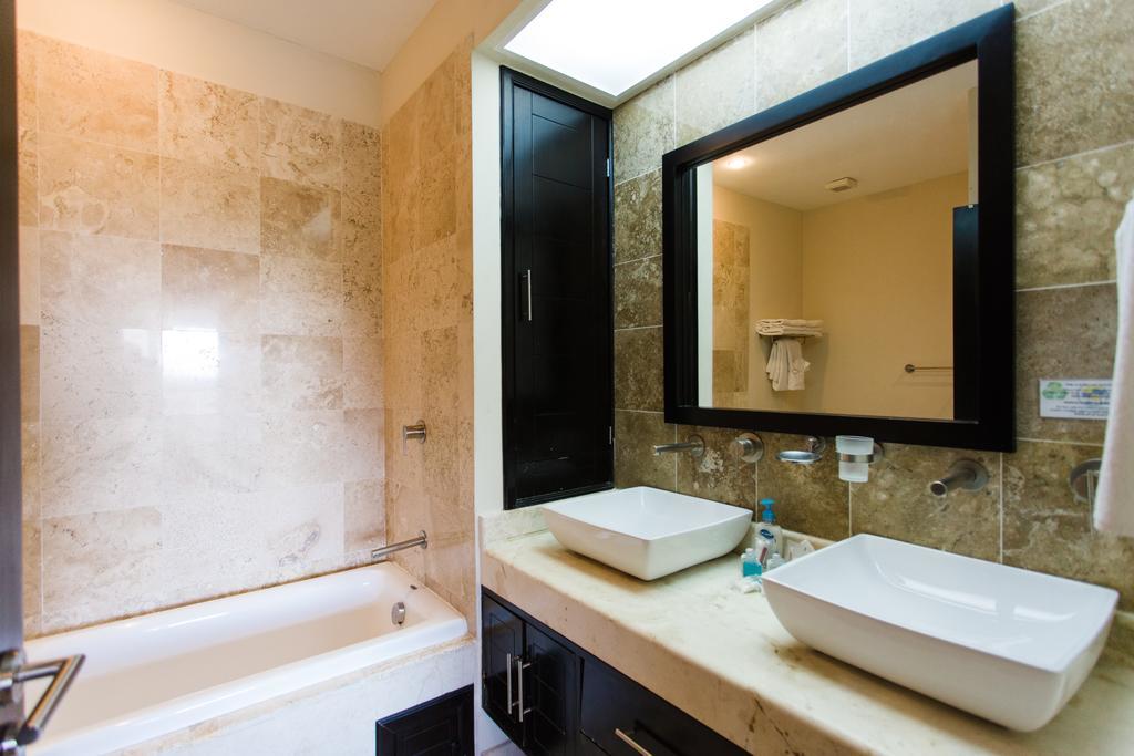 Oceanfront El Faro Surf 302 Apartman Playa del Carmen Kültér fotó